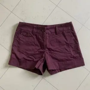 Fina lila shorts i storlek m! Fint skick. Skriv gärna vid frågor, kan skicka mer bilder/mått :)💕