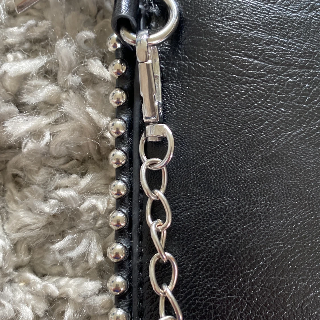 En fin liten väska med silver-detaljer🩶🩶🩶 - 90