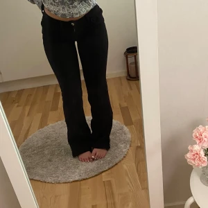 Lågmidjade jeans - Lågmidjade jeans från H&M. Storlek 34.