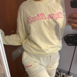 Mjukisset - Set shorts och sweater, använt 1 gång