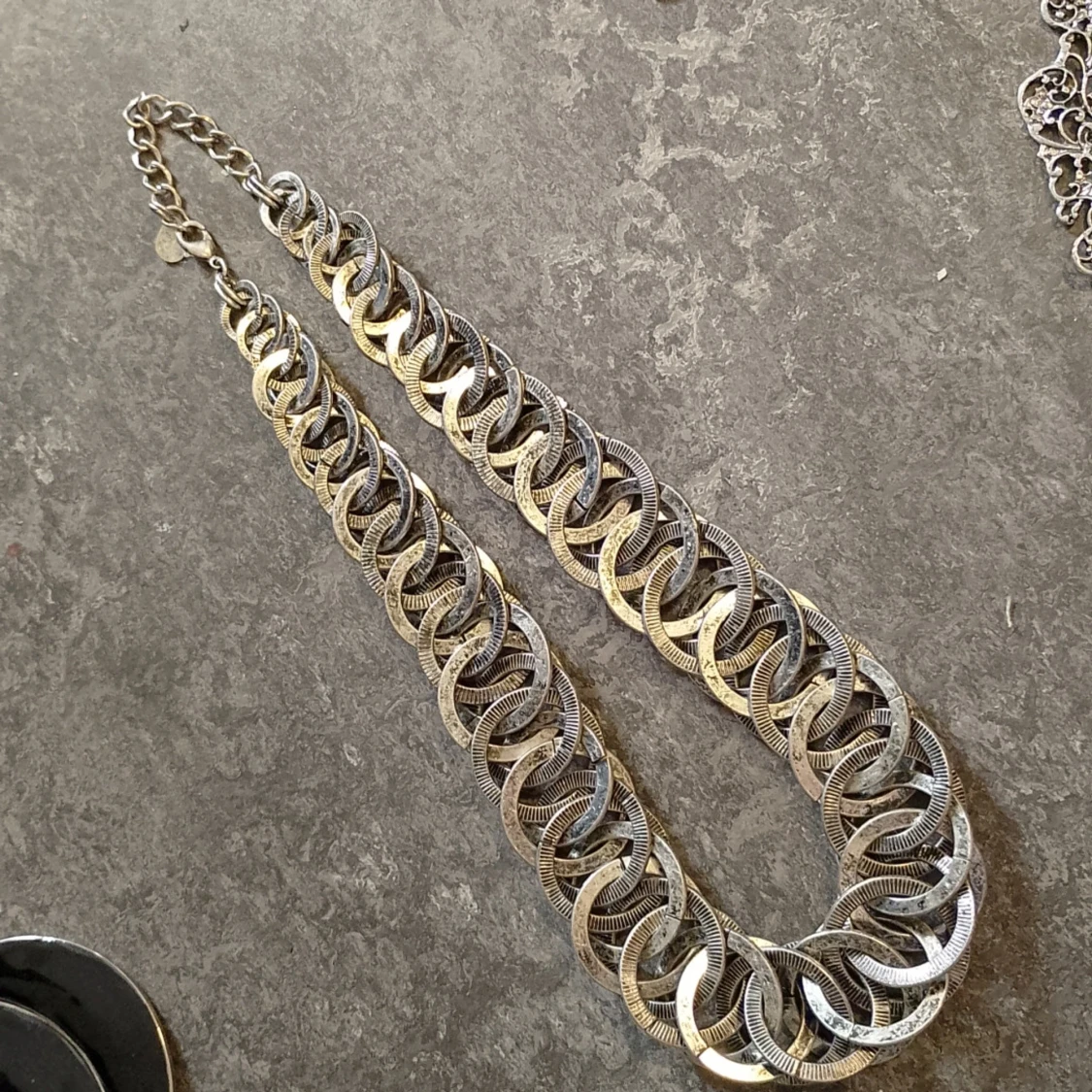 väldigt coolt,unikt halsband - 92