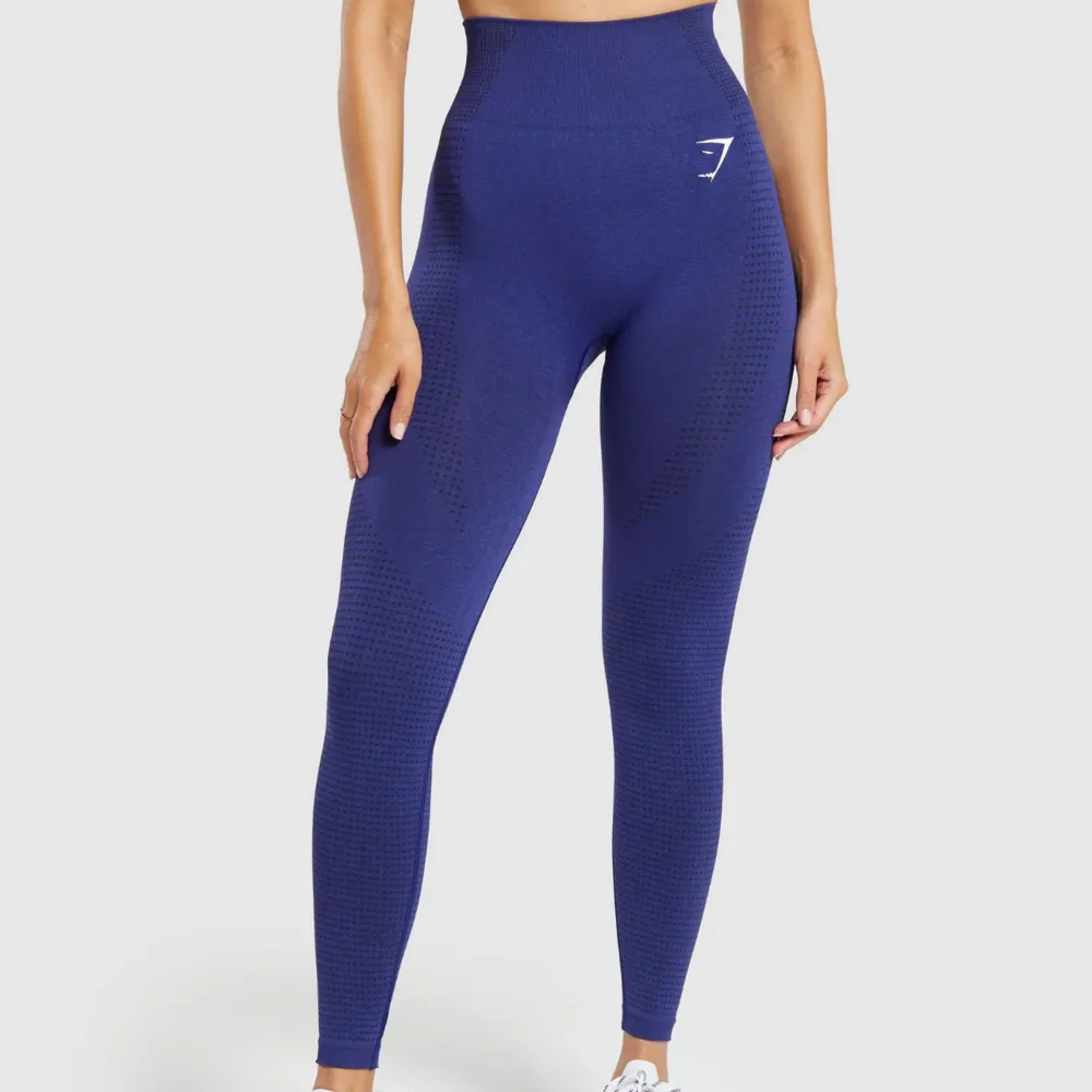 Mjuka, o jättefina tights från gymshark som bara tar plats.  Använda 2 ggr.  mycket bra skick.  Nypris: 549kr . Sportswear.