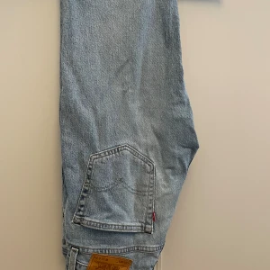Levis jeans - Storlek W29 L31,skick 9/10 använt jätte lite. Passar bra till skejtare och till skjorta samt hoodis.