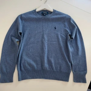 Ralph lauren - Bra skick ralph lauren bomullströja som skulle se fräscht ut på dig! Skriv vid frågor och funderingar👍