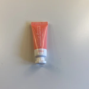 Cream blush - Väldigt fin cream blush i en ljusare färg använd få gånger säljer för att det inte var min färg