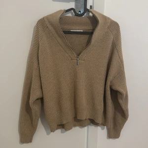 Stickad långärmad tröja  - Använd en gång