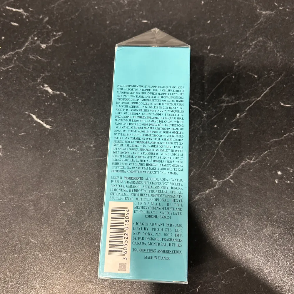 Helt ny Armani code som har slutat tillverkas. Det var en limited edition parfym som är sällsynt. Parfymen är endast sprejad en gång och förpackningen har kvar plasten på sig. Skriv vid ytterligare frågor eller funderingar. Perfume.