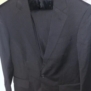 Kostym  - Både kostym byxor och kavaj ingår