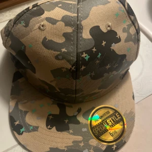 Keps militär - Väldigt snygg militärkeps till en billig peng! Först till kvarn. 