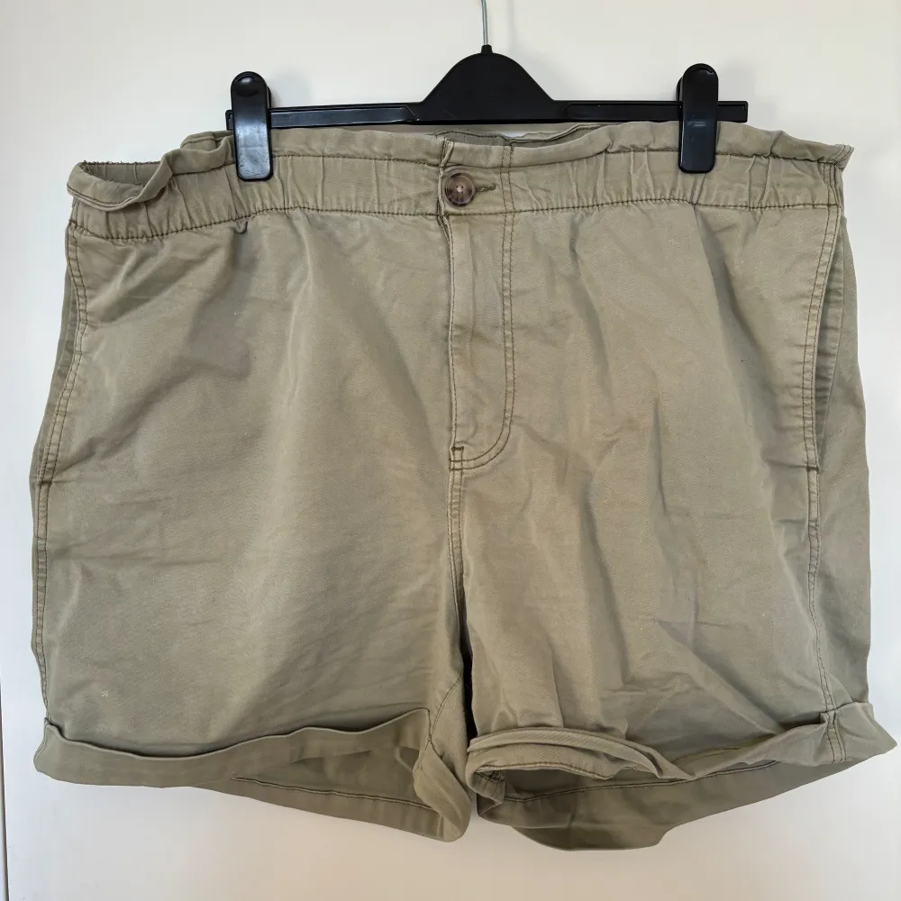 ”Natur gröna” shorts. Shorts.