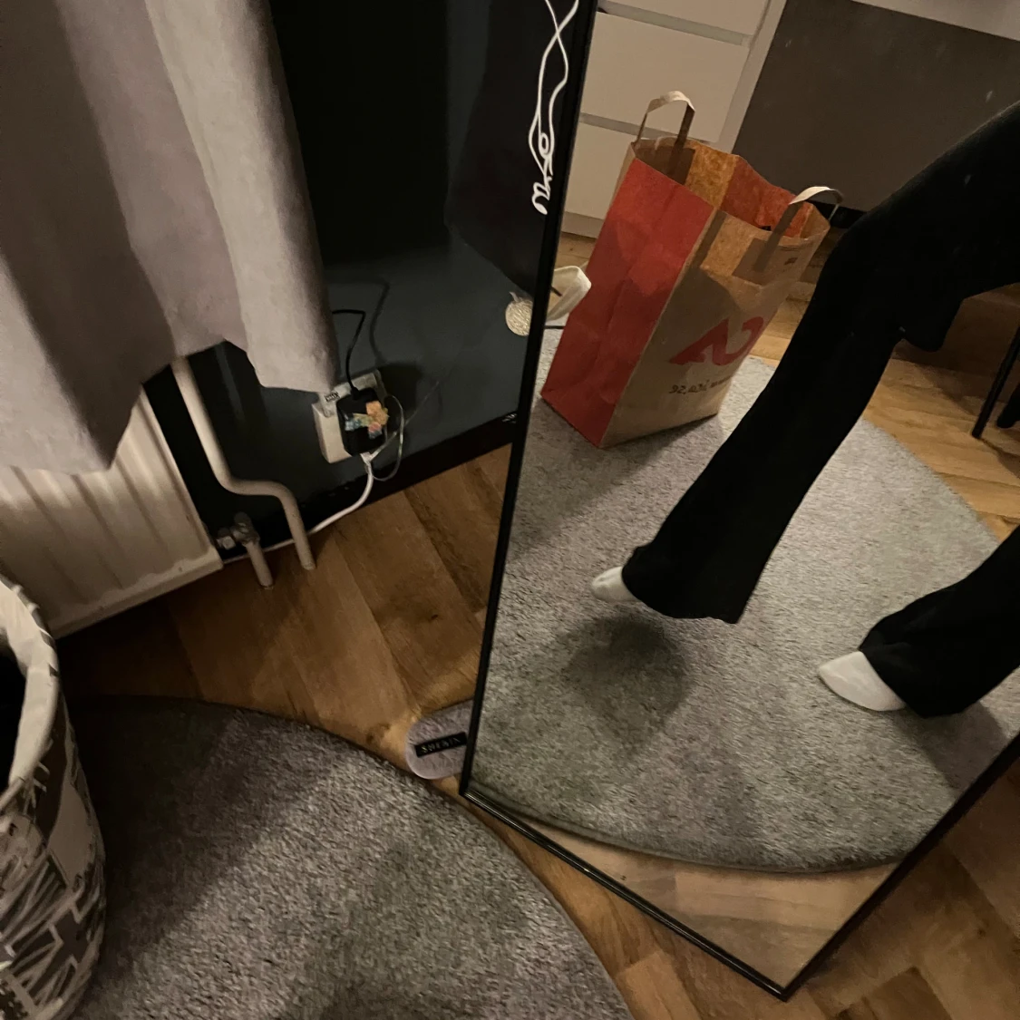 Svarta utsvängda byxor - 90