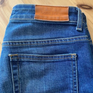 Acne - Acne jeans  Låg midja, raka ben. Snygg jeansblå färg Storlek 29/32
