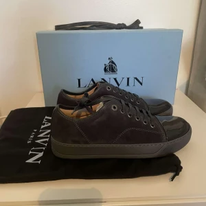 Lanvin uk 5 - Lanvins uk5 | Skick 10/10 ALDRIG ANVÄNDA | dustbag och extra snören tillkommer | Vid snabbaffär bättre pris | Tveka inte att skriva vid funderingar eller fler bilder|