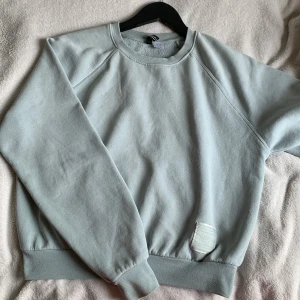 Tröja - Har andvänt tröjan några få gånger då den inte kommer till användning. Bra skick