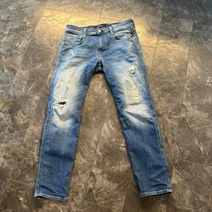Replay Anbass - Replay Anbass Slimfit.  Cond 10/10 använda typ 2 gånger. Nypris cirka 1800kr. Mitt pris 700kr.