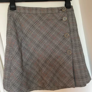 Minikjol rutig - Rutig kjol från zara. 