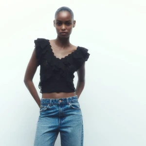 Zara topp - Jätte fin och populär Zara topp som inte längre går att köpa. Den är använd ett par gånger men den är i fantastiskt skick. Kontakta för närmare bilder. Pris kan diskuteras