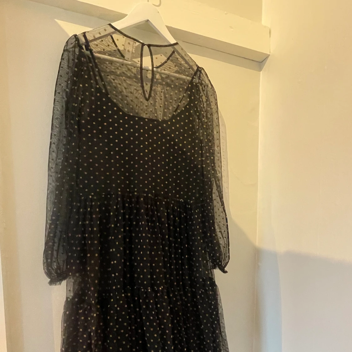 Prickig tyllklänning - 90