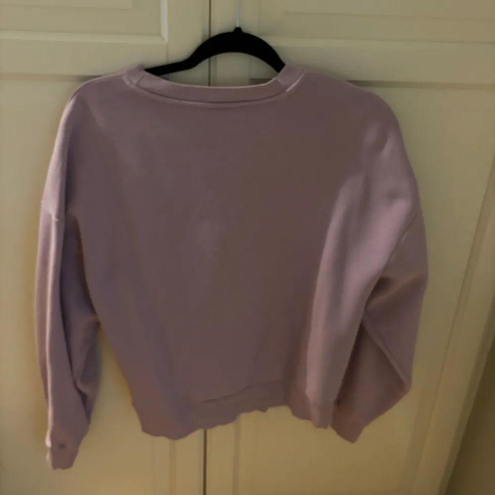 En väldigt skön lila sweatshirt i storlek S från Gina Tricot . Tröjor & Koftor.