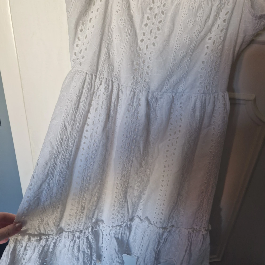 Vit broderad klänning - 91