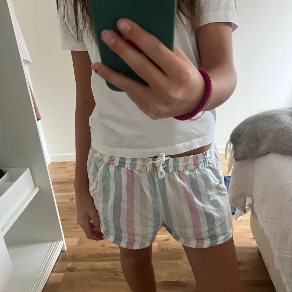 somriga pyjamas sett - bra skick. Shorts.