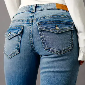 jeans från gina tricot i storlek 36. nypris 600 kr, fint skick ⭐️ använd ”köp nu”. 6/5-2024