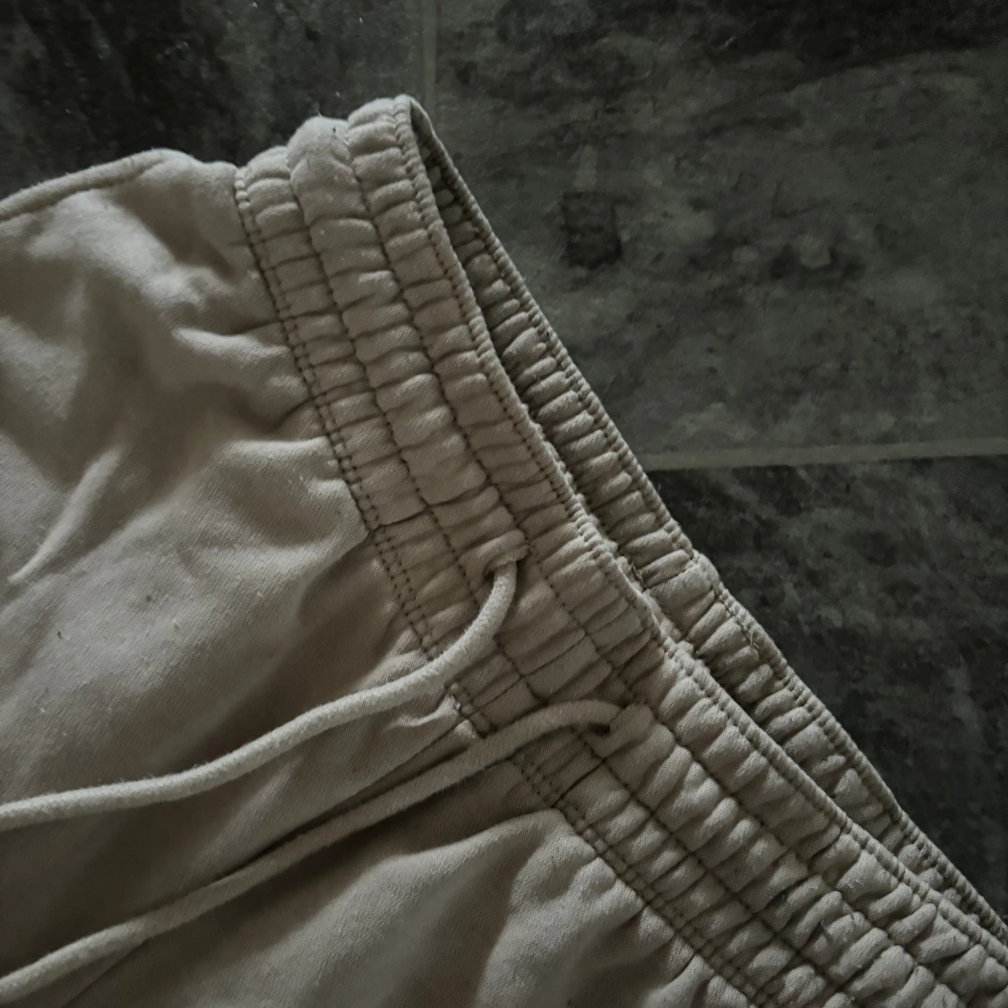 Beige mjukisbyxor  - 90