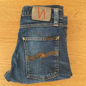 Säljer dessa slim jeans från Nudie i modellen Pipe Led. Storleken är 28/34. Jeansen är i toppskick och har inga tecken på användning.