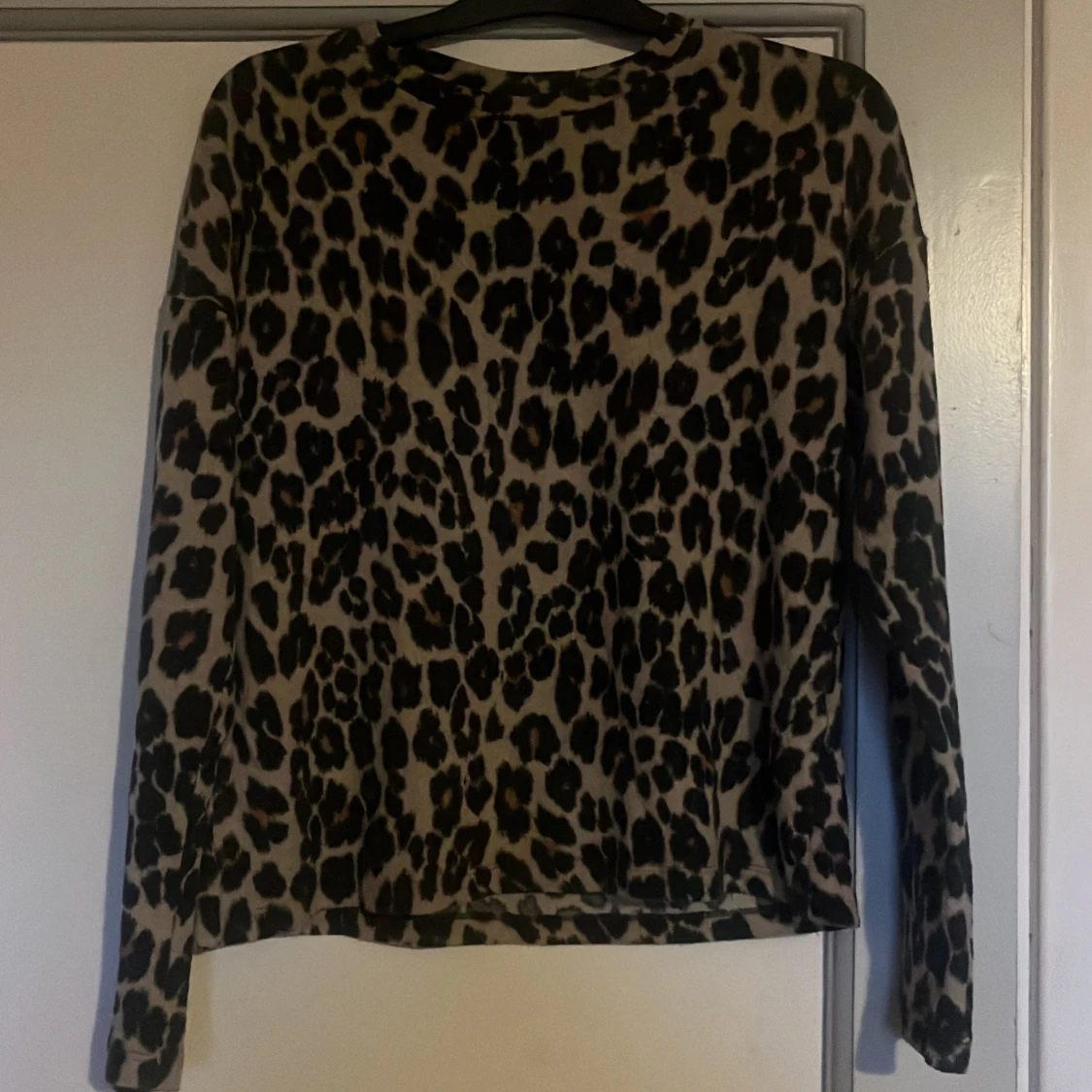 Leopardmönstrad tröja