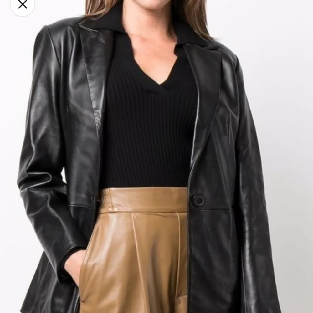 Blazer style leather jacket -Maje 100% lamb leather Size FR 36 Used very little, great conditions. Original price 4200 sek. Jackor.