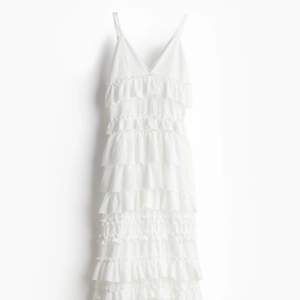 Perfekta vita klänningen inför sommaren. Slutsåld! 