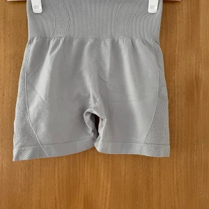 Träningshorts - Grå träningsshorts