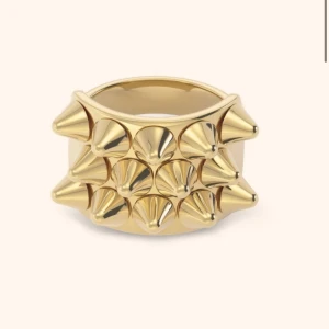 Edblad ring  - Jag säljer ringen eftersom att jag har bytt till silver. Jag skulle även kunna tänka mig att byta mot en likadan fast i silver 