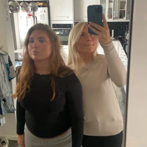 tröja  - säljer denna beiga tröja från lager 157, använd fåtal gånger men säljer då den inte kommer till användning💞