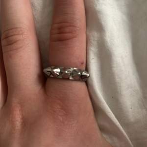 Intressekoll på min Edblad ring. Fin ring från Edblad. Varsamt använd.