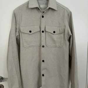 Overshirt, storlek M jack&jones - Knappt använd, för liten för mig