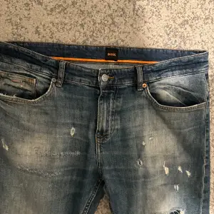 Regular/slim jeans är perfekt skick har aldrig använt det storleken är w34 L30