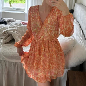 sommarklänning  - klänning till sommaren såå fin när man e brun, endast använd en gång