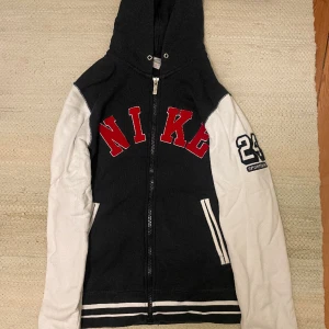 Vintage Nike hoodie - En vintage Nike hoodie i väldigt bra skick