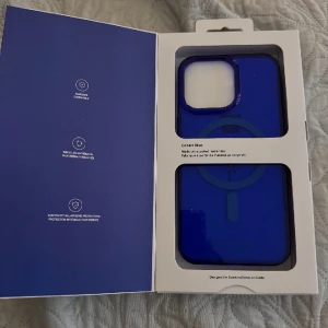 Iphone 15 pro max mobilskal - Säljer denna då jag har egentligen letade efter ett genomskinligt skal men var slutsålt överallt. Hittade sedan ett genomskinligt och vill bli av med det hör skalet. Det är heeelt nytt bara satt på mobilen och tagit av. Nypris 350kr söljer för 275kr