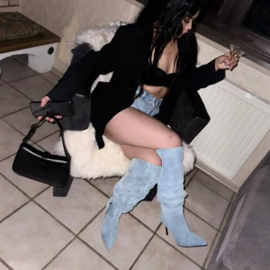 Boots från zara - Användt en gång till bilden säljer på grund kommer inte till användning.  Köpare står på frakten 