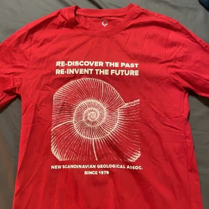 Röd Cubus tröja  - Tshirt   Storlek M