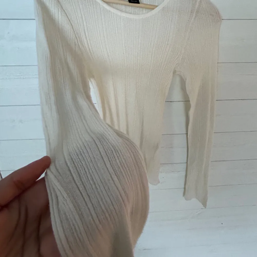 Världens finaste glittriga tröja från lindex, aldrig använd förutom på en bild. Formar kroppen så fint och glittrar lite diskret. Nypris 399kr och denna är i nyskick 💞pris kan diskuteras . Blusar.