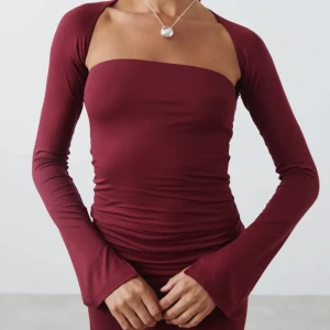 Topp Gina  - Någon som säljer denna i storlek xs, hör av er isåfall 