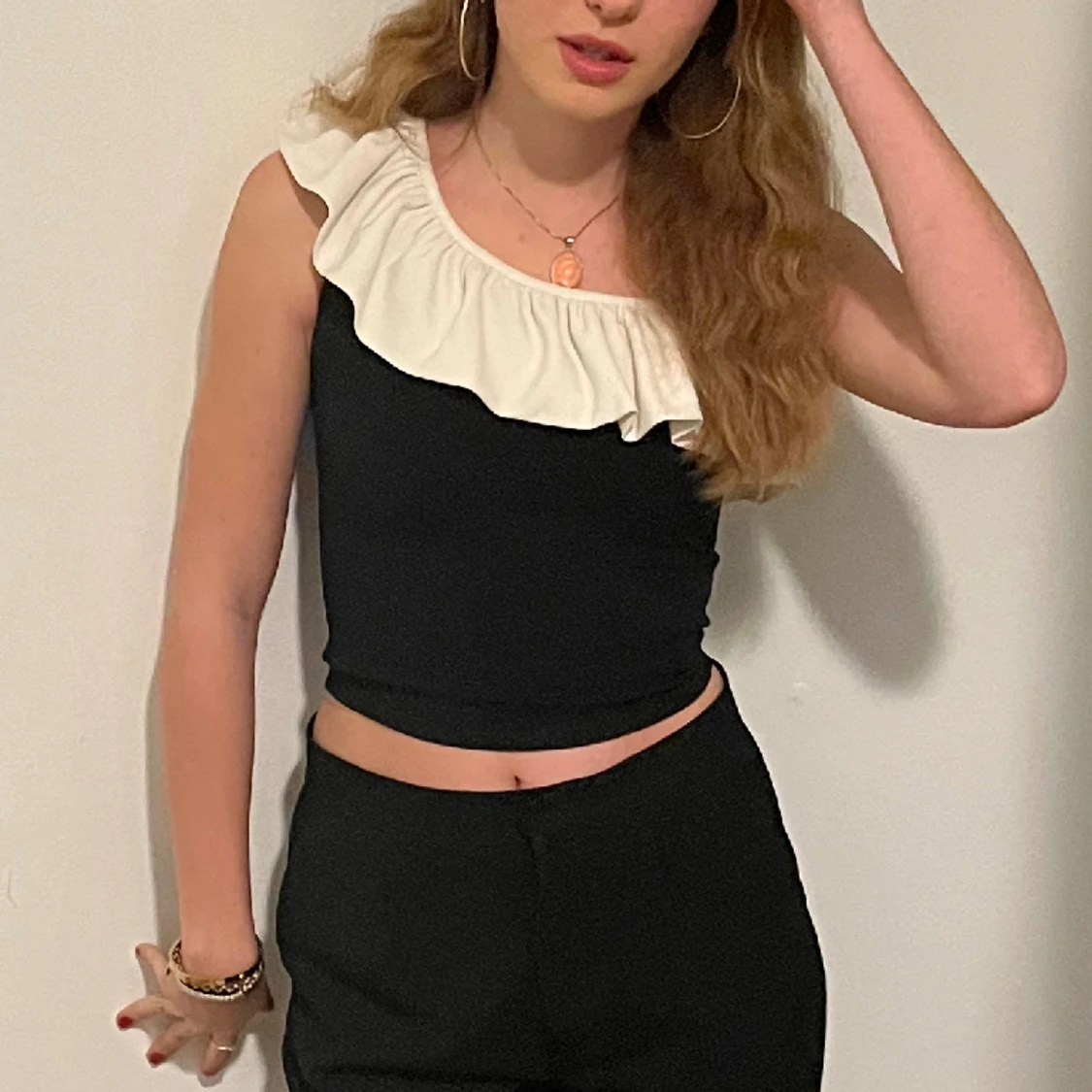 Off the shoulder volang tröja  - 91