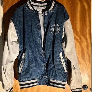 College jacka - Snygg college jacka från zara köptes förra året men passar inte tyvärr (oversized)