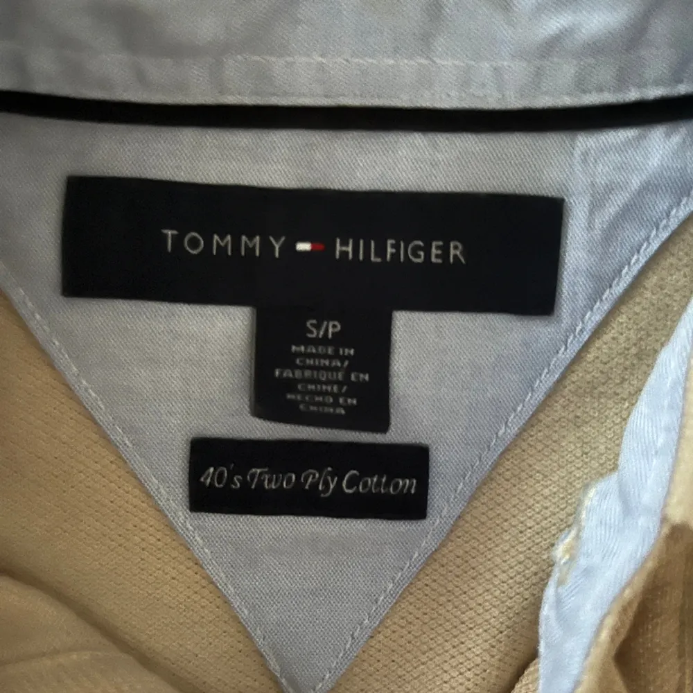 Tommy hilfiger piké använd men riktigt bra skick med inga defekter. Pris kan diskuteras. T-shirts.