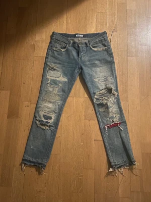 Undercover 68 red yarns AW04 - Äkta par i woman size M, köpta på grailed  Säljer för att de inte passa :( Skriv för fler bilder eller om du har frågor 💯