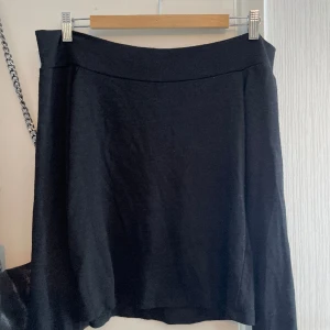 Off shoulder topp - Svart off shoulder topp i jätte najs material💞