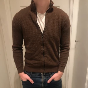 Massimo dutti helzip - Pris kan diskuteras-Storlek M men passar S-dm för mer frågor